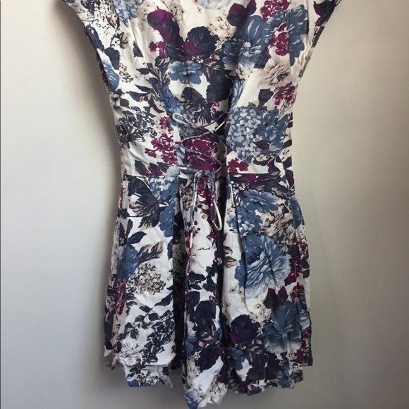 Urban Outfitters Floral Romper - Picture 5 of 6